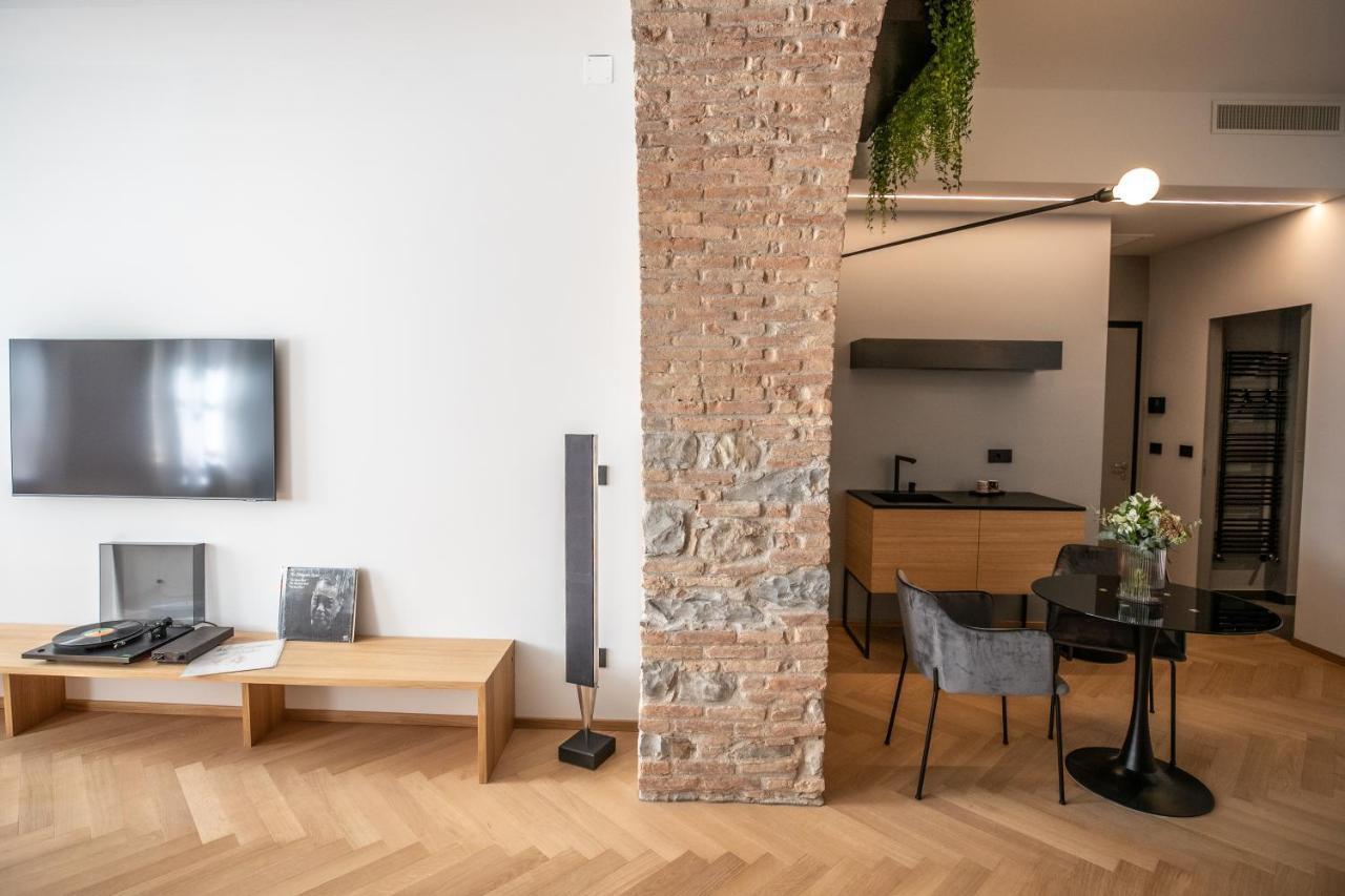 S1 Luxury Suites And Rooms Trieszt Kültér fotó